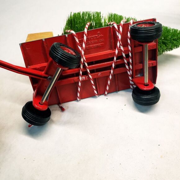 Vintage Ertl Christmas Hay Wagon - Hay Ride Tractor Wagon Farmhouse Tree - Picture 4 of 10